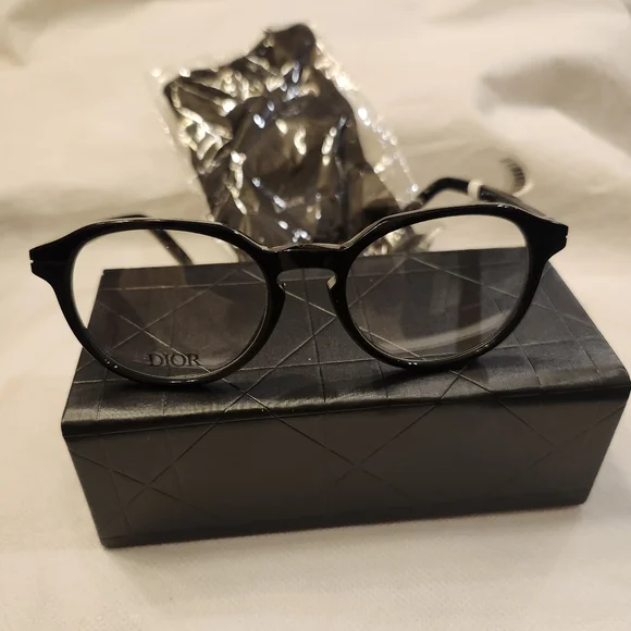 Christian Dior DiorEssentialO R21 51mm Optical Glasses In Black/Clear Christian Dior Eyeglasses Men main image 3